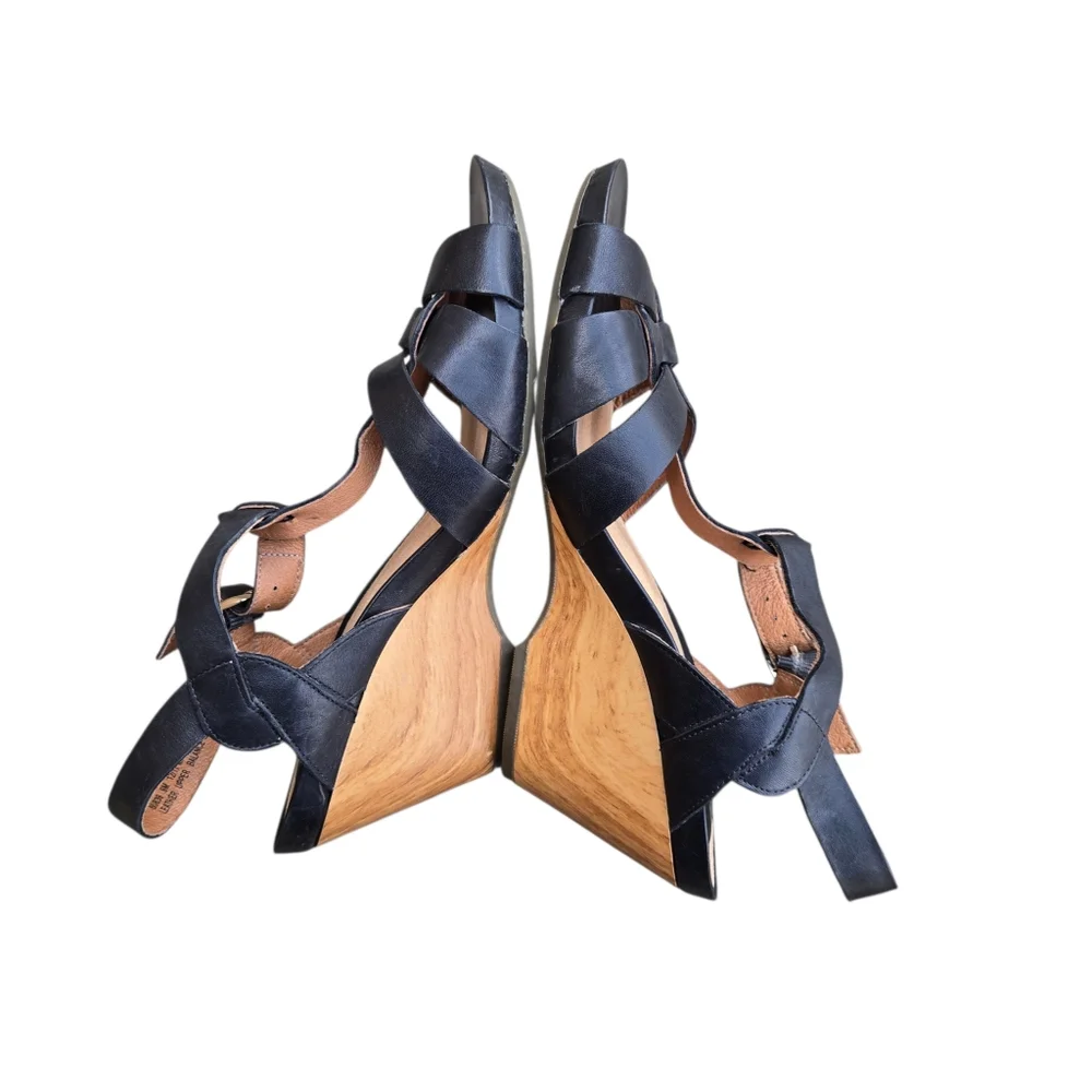 Clarks Artisan Leather Sandals Buckle Accents Ladies 9